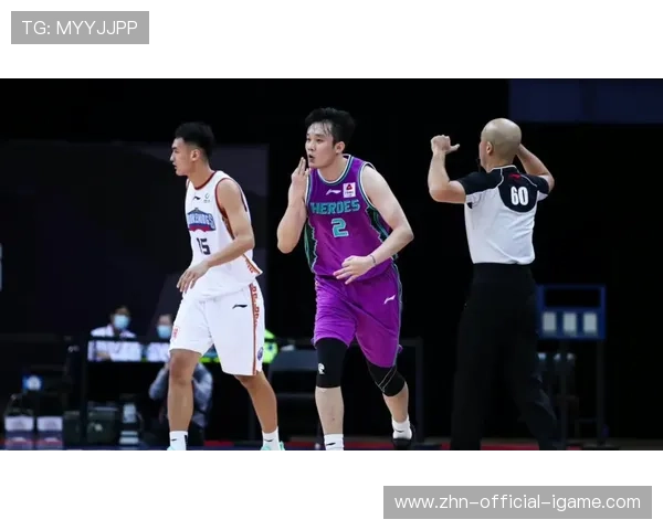 丁彦雨航低位背身单打命中,山东锋线高效发挥,助力球队强势崛起 丁彦雨航低位背身单打命中,山东锋线高效发挥,助力球队强势崛起