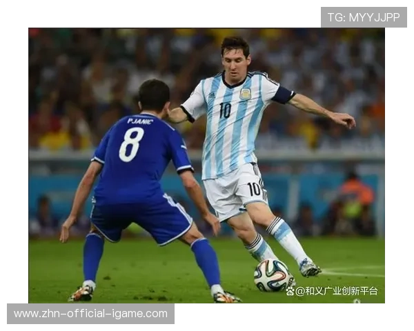 弗兰兹在训练中撑起高强度对抗